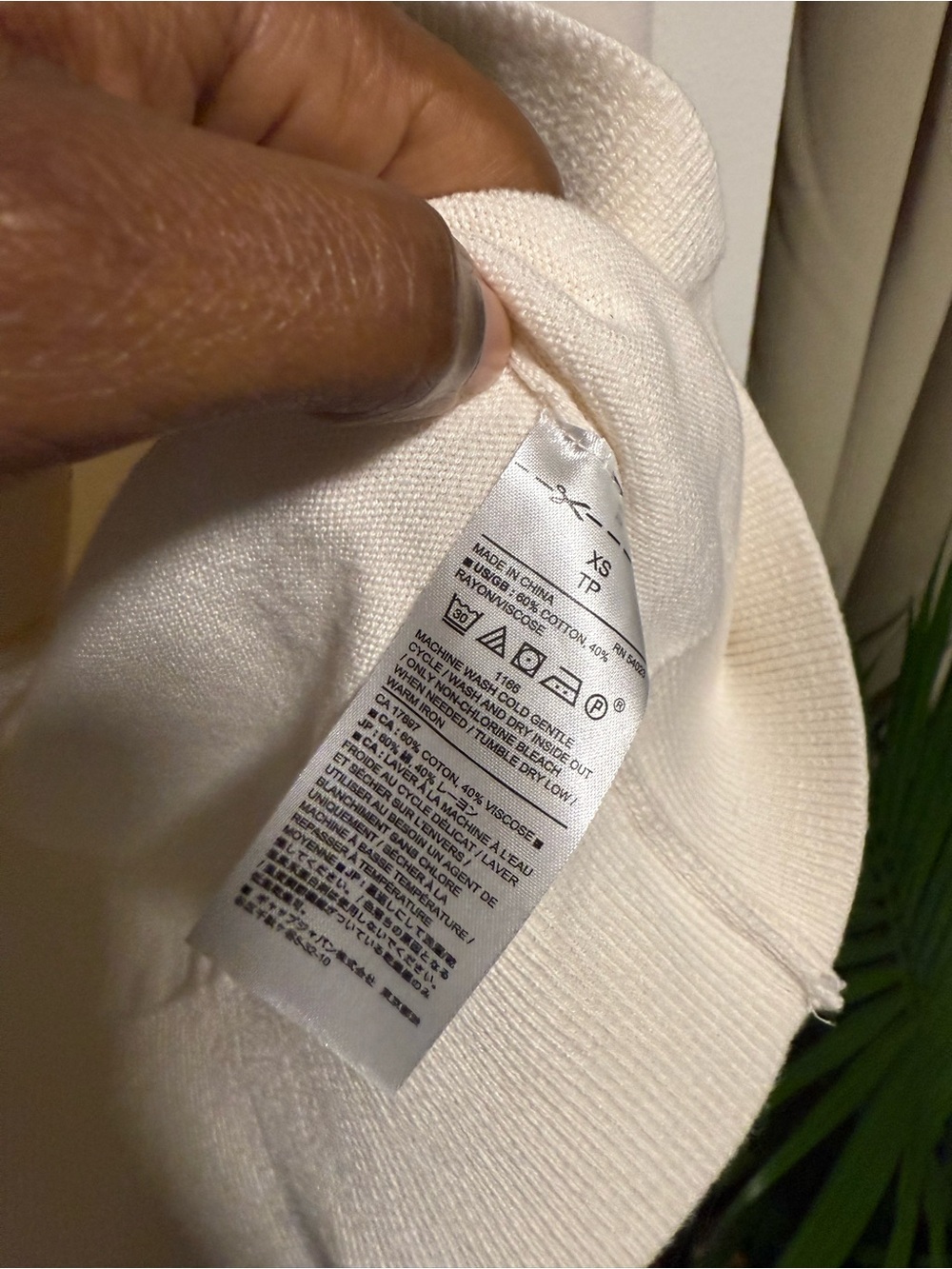 Banana Republic Cream Sweater - Picture 7 of 7